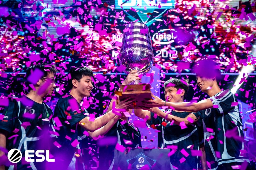 Keen Gaming lifting the winner's trophy in Mumbai