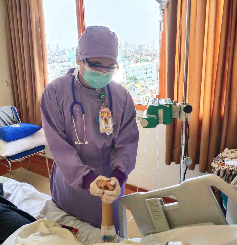 Andi Supriyanto on the job as an oncology nurse at a cancer hospital in Indonesia