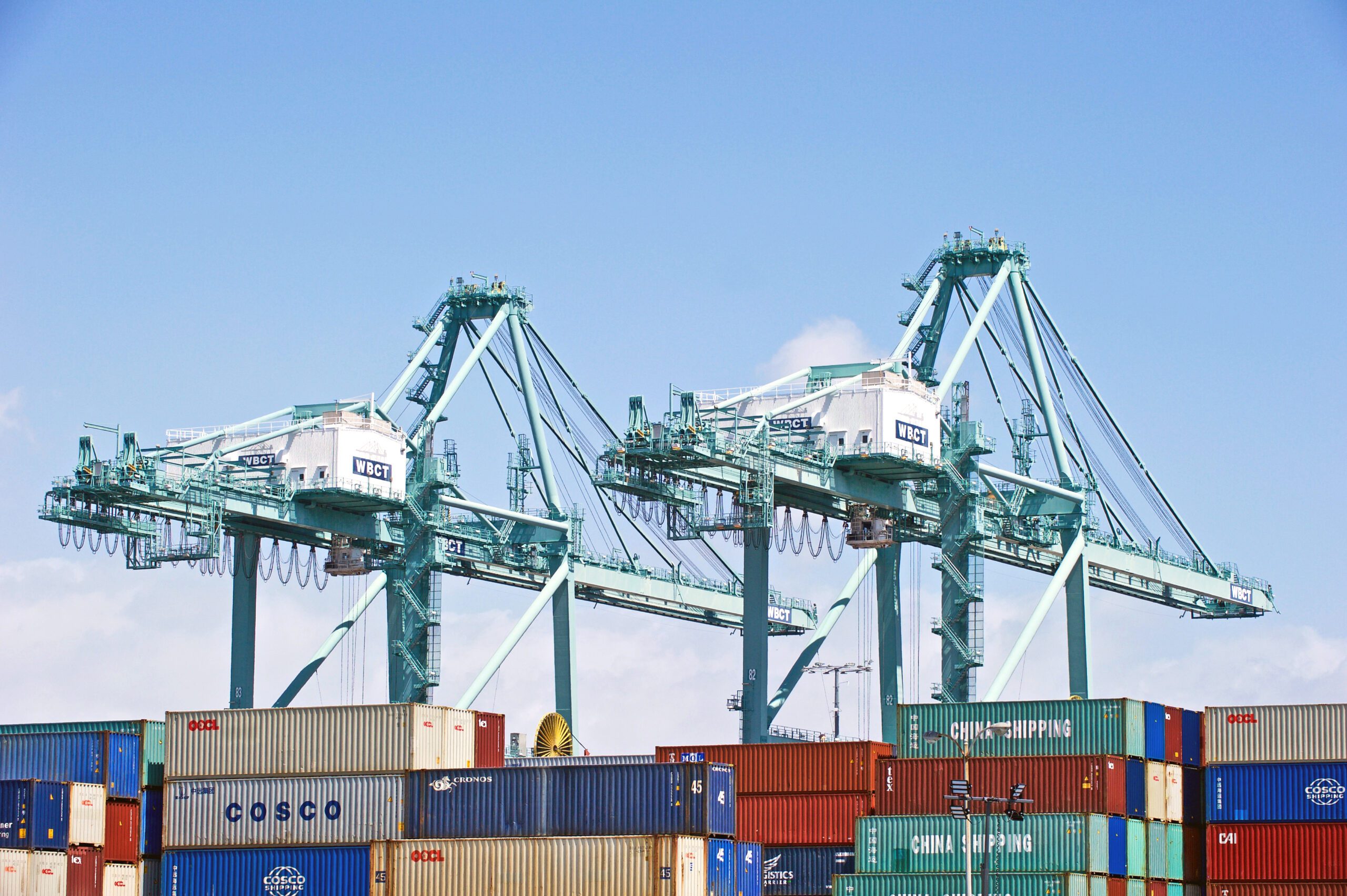 Average waiting times at the port of Los Angeles reached almost eight days in early September. (Photo: Shutterstock)