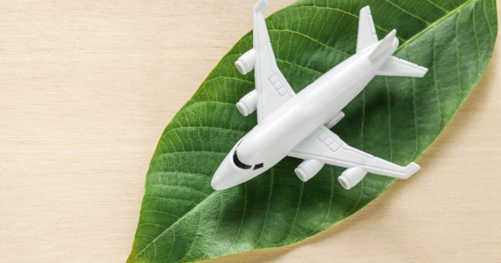LIỆU 69 TỶ LÍT NHIÊN LIỆU TÁI TẠO CÓ ĐỦ ĐỂ ĐẢM BẢO TƯƠNG LAI VẬN TẢI HÀNG KHÔNG CÓ PHÁT THẢI RÒNG BẰNG 0?