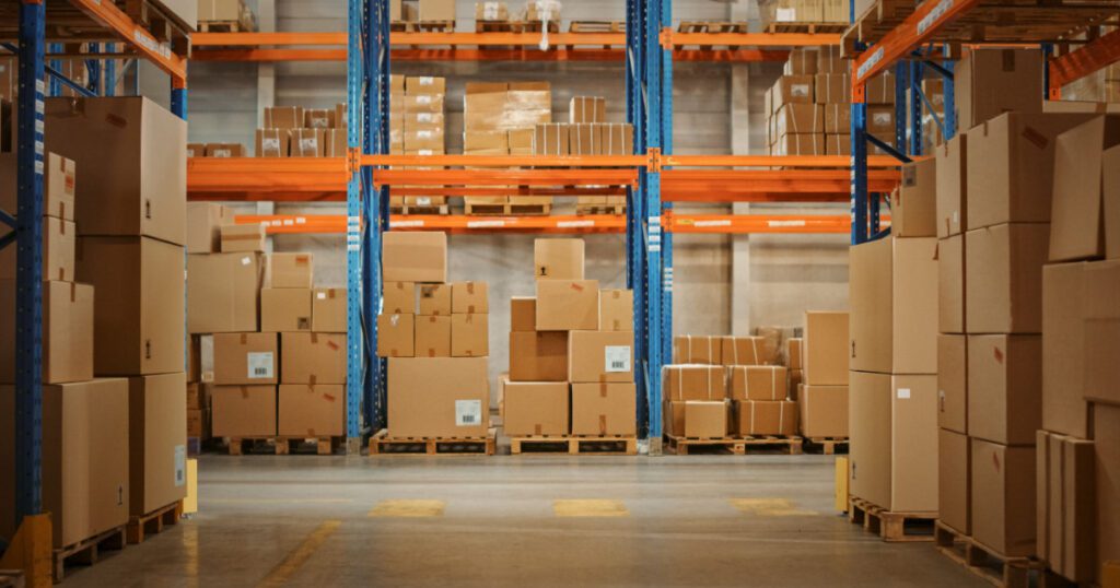 Cross-docking offers fast turnaround, waste reduction, cost reduction, and efficiency improvements in warehouses.