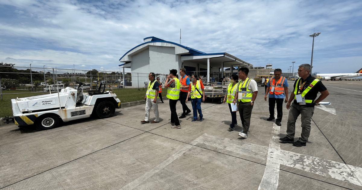 Participants explore the airside area of the airport to point out any operational improvements that can be made to optimize safety and efficiency during disasters.