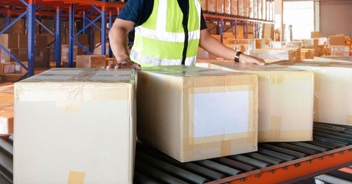 Optimizing your warehouse layout based on the popularity of goods will improve the overall pick-up speed and efficiency.